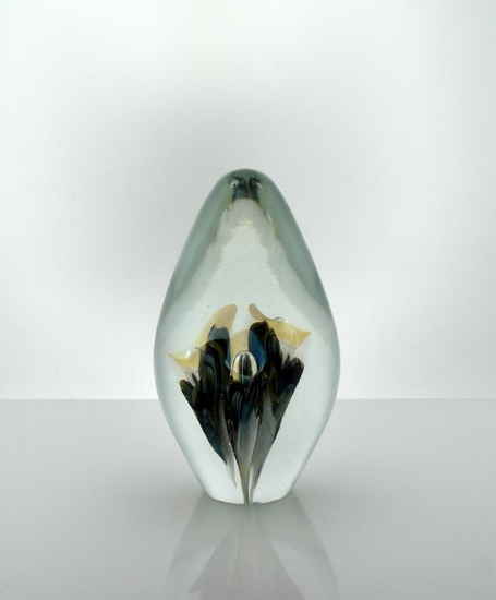 Robert Eickholt Art Glass Egg-Shaped Paperweight with Flowers Etched “Eickholt 2002 ESBQ”, Ohio