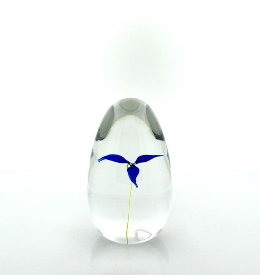 Toe River Studio Trillium  Flower Glass Paperweight by David Wilson Etched “D. Wilson 04”, No. Car.
