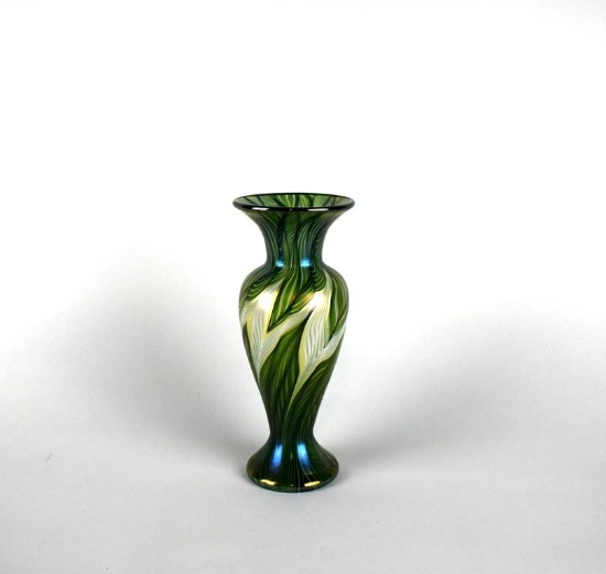 Lundberg Studios Green & White Pulled Feather Design Art Glass Vase, Etched “092736 2004” Calif.