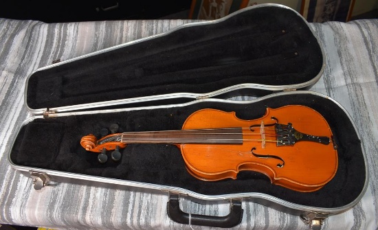 1979 Suzuki No. 7 Stradivarius Copy ¼ Size Student Violin with Hard Case, Japan