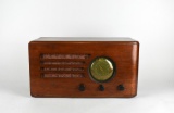 Vintage American-Bosch Short Wave & Standard Broadcast Tube Radio Model 605, Walnut Case