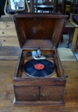 Antique Tiger Oak Table Top Victrola Victor Talking Machine (Style VV-VIII Serial 35662 C)