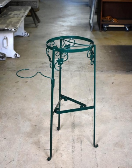 Round Green Metal Plant Stand with Ivy Leaf Motif & Flower Pot Extension Arm
