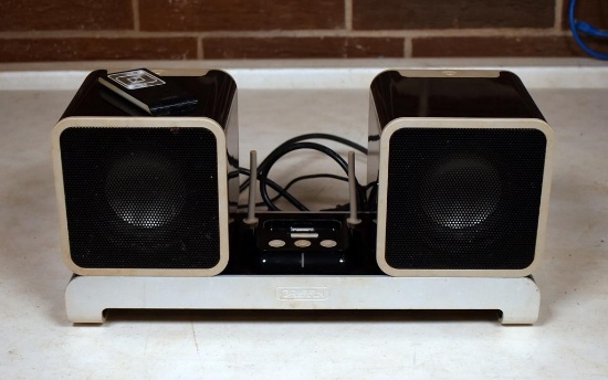 Griffin iPod Port Wireless Speaker System with Remote