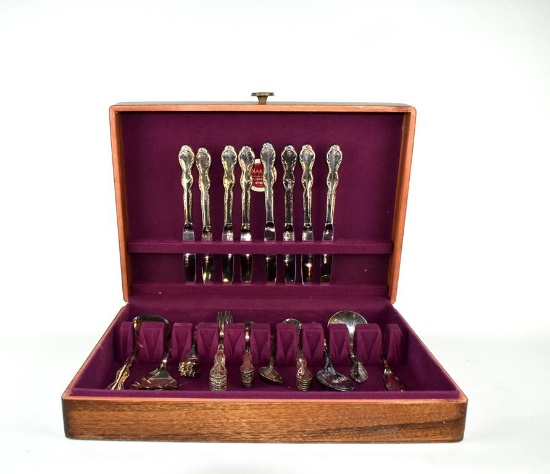 William Rogers Silver Plate  46 Piece Flatware Set in Naken Silver Sentry Chest