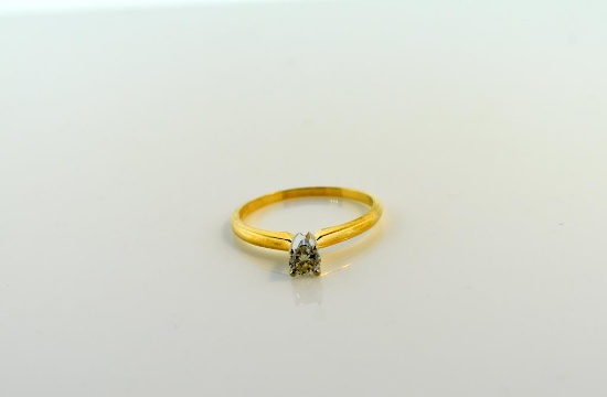 0.21 Carat Brilliant Cut Diamond Solitaire and 14K Gold Ring, Size 7
