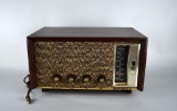 Motorola AM / FM Mid-Century Modern Mahogany Cabinet Tabletop Radio