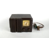 Art Deco Bakelite Cabinet Delco Tube Table Radio Model R-1231A, USA, Circa 1946