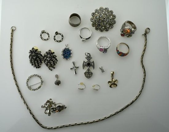 Lot of Costume Jewelry, Lot 189