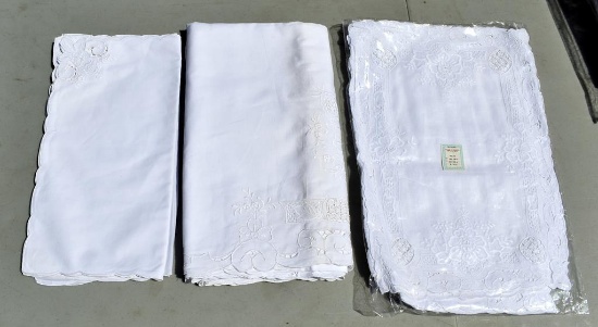 Lot of Vintage Linen Placemats and Tablecloth