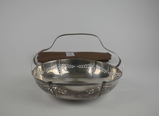 Reed & Barton Sterling Silver Basket #326 A, Massachusetts, with Silver Storage Cloth