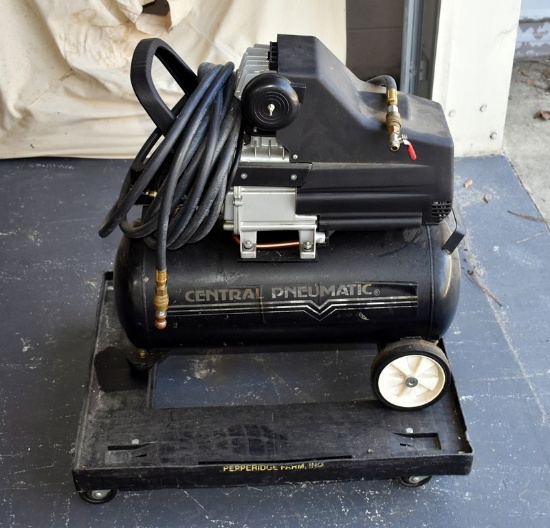 Good Working Central Pneumatic 2 HP 8 Gallon Air Compressor with Hose and Valve End