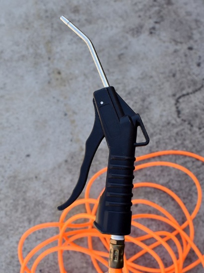 Like New Air Hose (25 Ft.) with Trigger Air Nozzle Attachment and Quick Connect