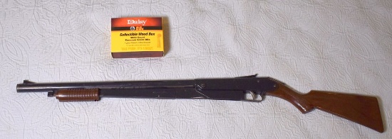 A Vintage Daisy No. 25 Pump BB Gun & Collectible Daisy Branded Wooden BB Ammo Box (3000 Ct.)