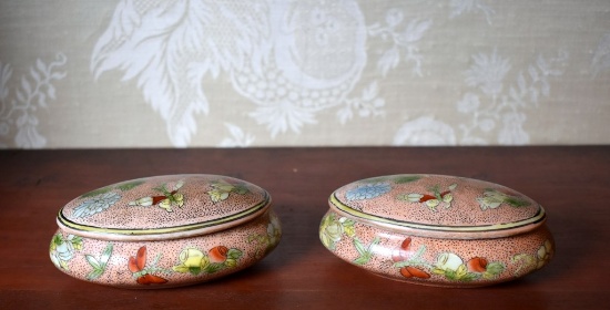 A Pair of Antique Chinese Oval Covered Porcelain Boxes with Kangxi Period (1662-1722) Marks