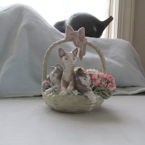 Llardo Figurine