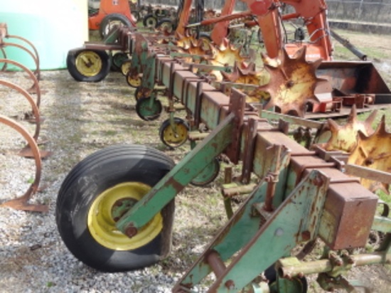 John Deere RM 8 Row, 30", 3pt Cultivator