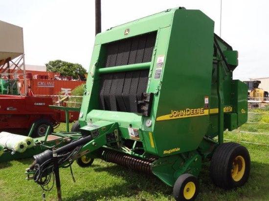 John Deere 567 Mega Wide Round Baler