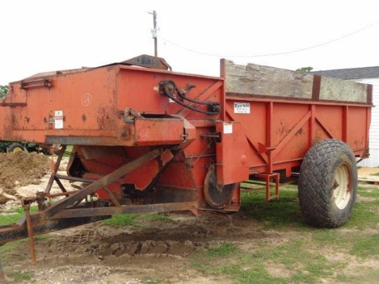 Roorda 225C, P.T.O. Driven Pull-Type Feed Wagon
