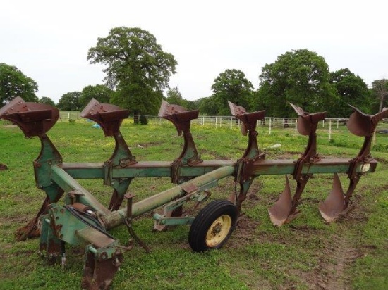 John Deere 4600, 3pt, 6 Bottom Roll Over Plow