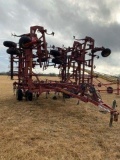 Sunflower 5054, 42ft Pull-Type Hydraulic Double Folding Field Cultivator