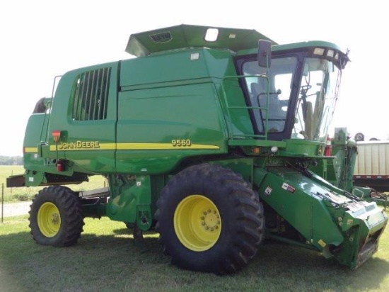 John Deere 9560 Combine