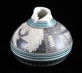 Excellent Signed Navajo Pottery Vase