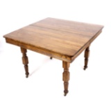 Antique Oak Dining Room Table w/ 4 Leaves