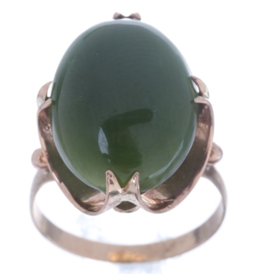 1930's 10.75 ct Apple Jade & 14K Gold Ring