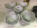 Glassware - 13 Asian lotus bowls, 3 sizes