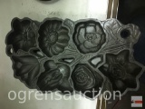 Cast iron John Wright cornbread pan, floral design, 7/5