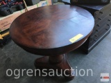 Round wooden Pedestal table