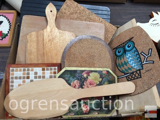 Kitchenware - cutting boards, chopping boards and trivets
