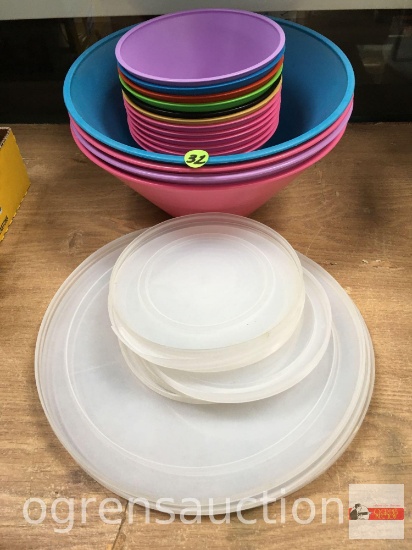 Kitchenware - plastic bowls/lids