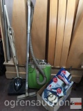 Vacuums and vacuum bags
