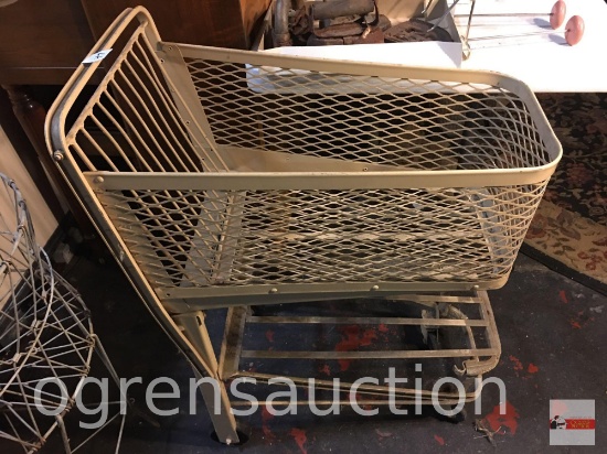 Vintage store shopping cart, 28"wx17"w