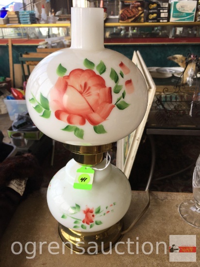 Lamp - Gone with the wind type electric lamp, white floral, 15"h