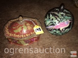 2 covered trinket boxes - porcelain, 5.5