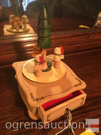 Figural wooden music box, Wood N Things, Clear Lake, Iowa, plays People, 6.5"h