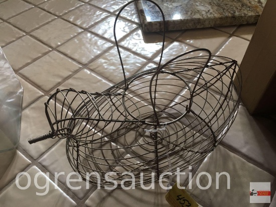 Metal wire chicken egg basket, 8.5"h