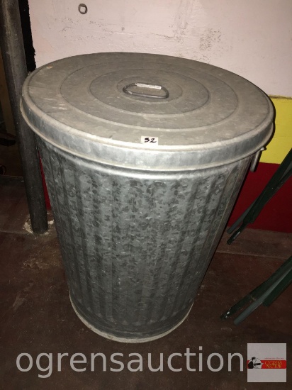 Galvanized garbage can w/ lid, 30 gal.