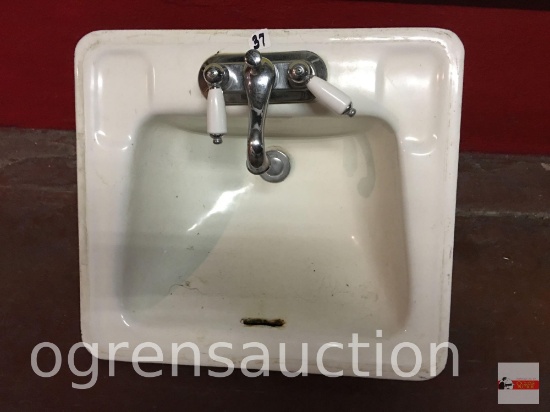 Porcelain sink w/ faucet, 20"wx18"d