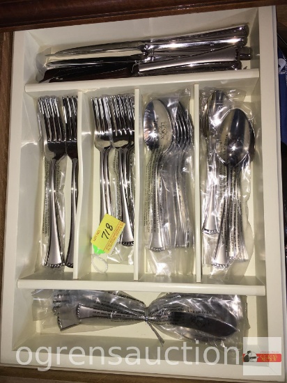 Flatware - Lenox 18/8 stainless 45 pcs. - 8-5pc. place settings + 5 serving pcs. & Lenox tray 12x16