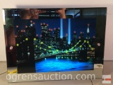 Art - Lighted moving picture, New York Cityscape, beveled mirrored rim, 15.75