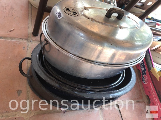 Kitchen - 3 roasting pans - 1 vintage aluminum, 2 granite ware