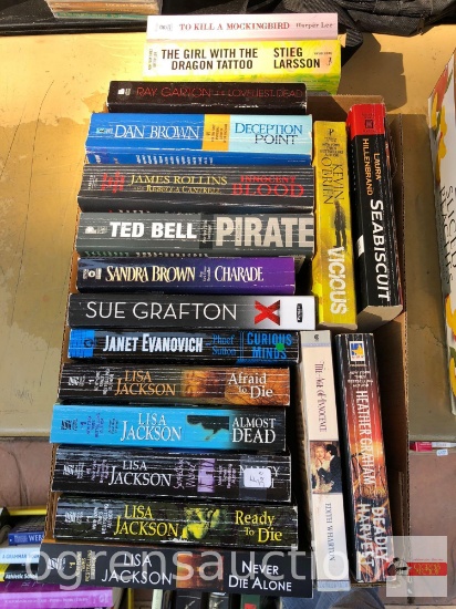 Books - Novels - 18 paperback - Lisa Jackson, Janet Evanovich, Sandra Brown, Dan Brown, Ray Garton