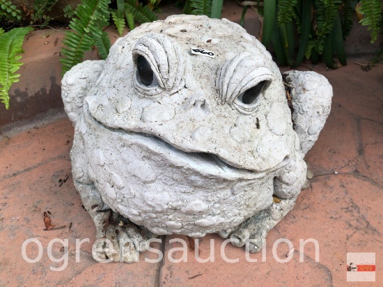Yard & Garden - lg. resin toad statuary, 15"wx14"dx10"h