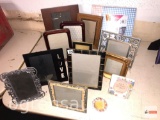 Picture frames - small metal and wooden picture frames, 13 + 2 mailers