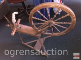 Vintage spinning wheel, needs some TLC