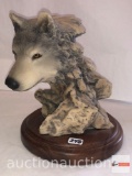 Statue - Resin wolf statue on wooden base